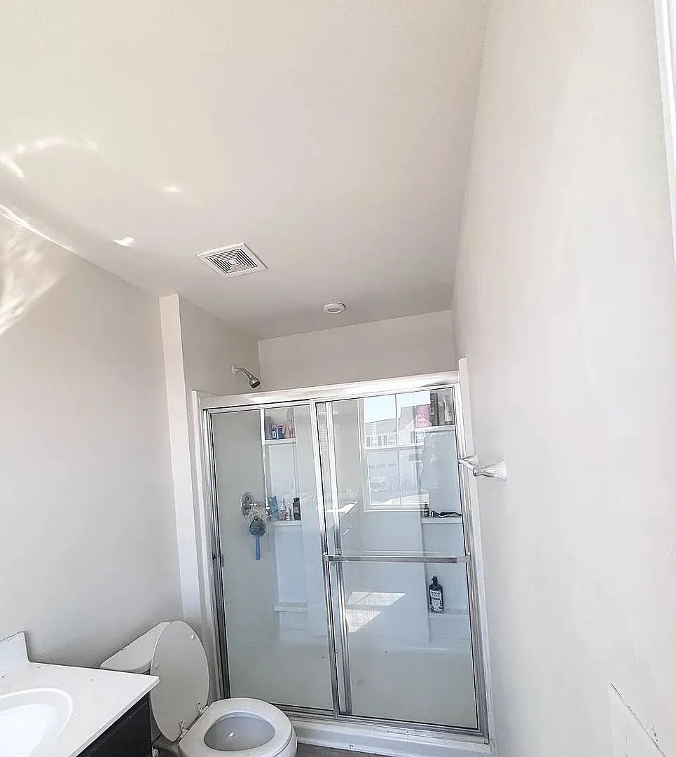 Room in 4 Bedroom Home at Browband St — Photo 3