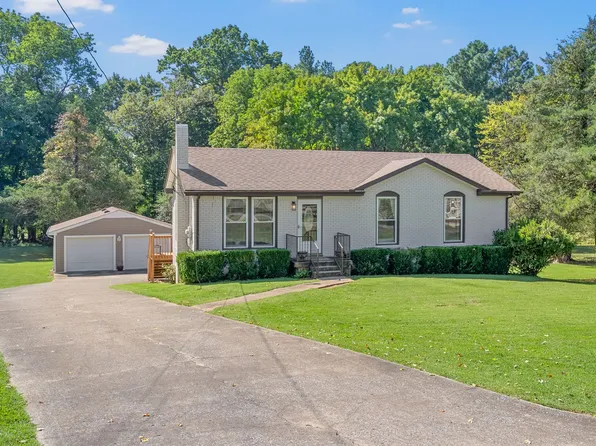 415 Silver Dr, Clarksville, TN 37040