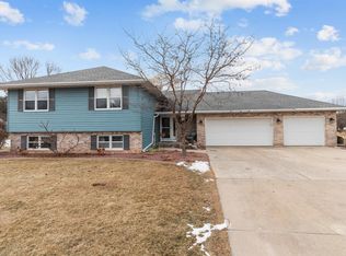 W2821 Crestwood Ct, Appleton, WI 54915