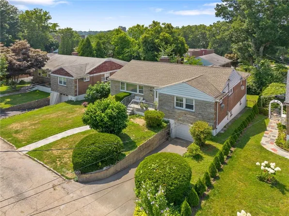 45 Algonquin Road, Yonkers, NY 10710