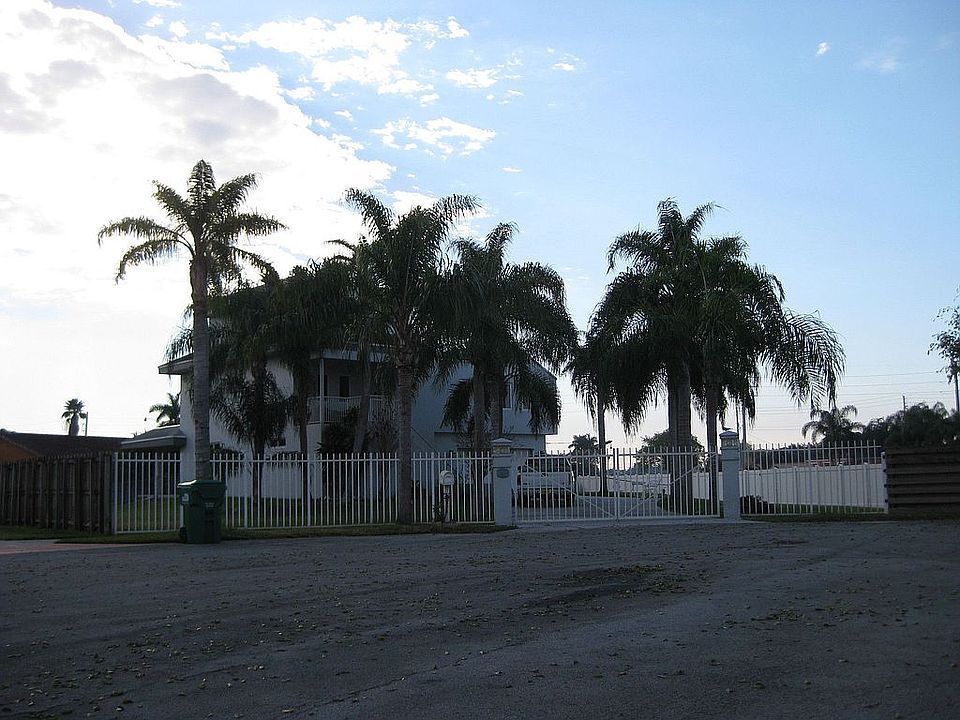 Front View from the culdesac