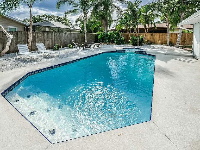 3374 Hyde Park Dr — Photo 19