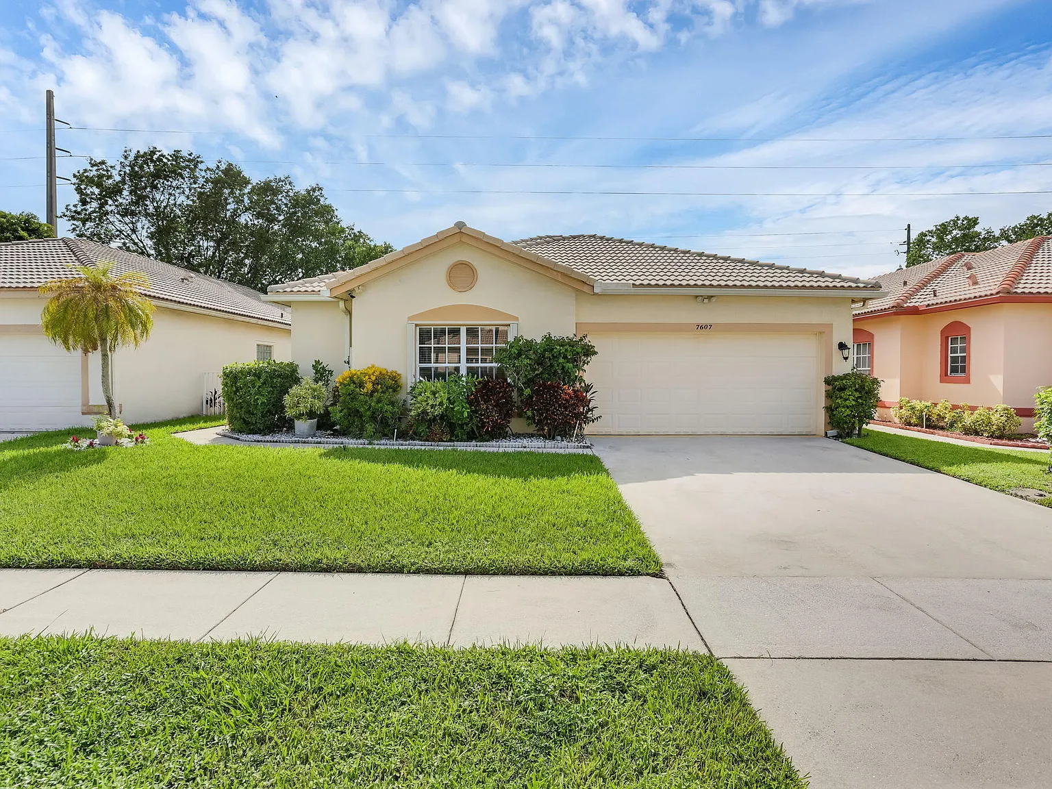 3 bed, 2.0 bath, 1875 sqft, $3,400 — Photo 2