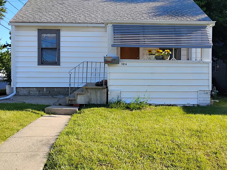 1014 Clayton Ave — Photo 1