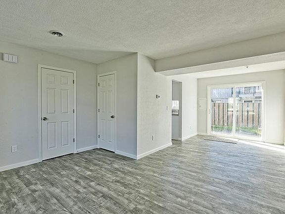 3rd image of 181 Northridge Ter