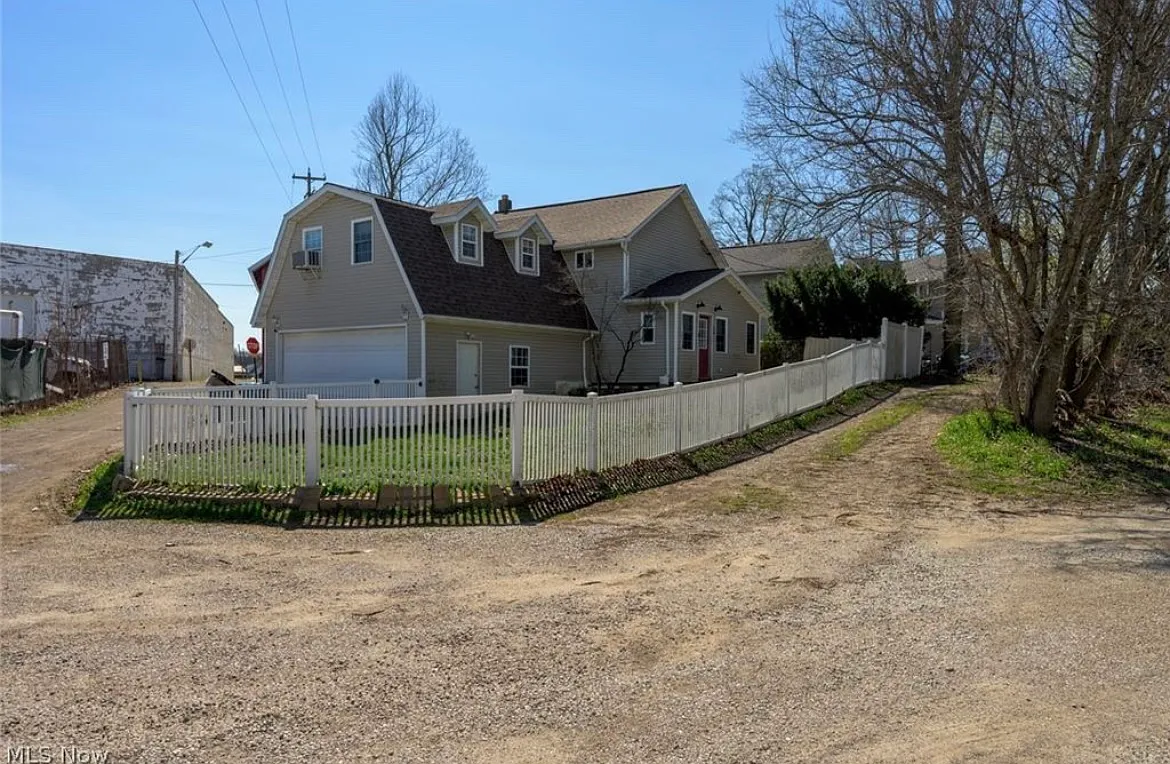 3 bed, 1622 sqft, $1,975 — Photo 1