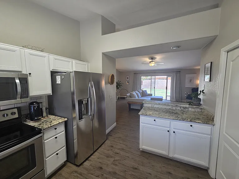 424 W Comstock Ct — Photo 26