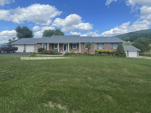 300 Kennedy Dr, Pounding Mill, VA 24637