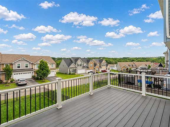 3rd image of 31 Hawthorne Dr
