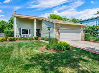 1128 N Old Mill Rd, Palatine, IL 60067