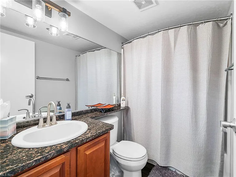 1133 W 9th St #502 — Photo 31