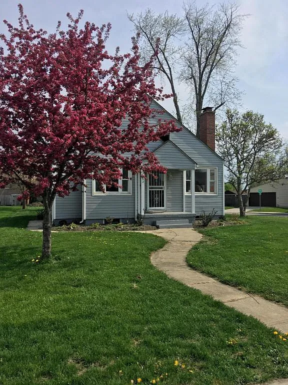 3462 Woodlawn Ave photo 1