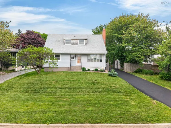 15 Hilltop Ter, Halifax, NS B2Y 3T2