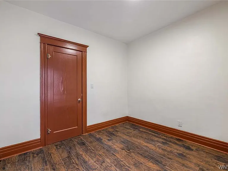 189 Hughes Ave — Photo 18
