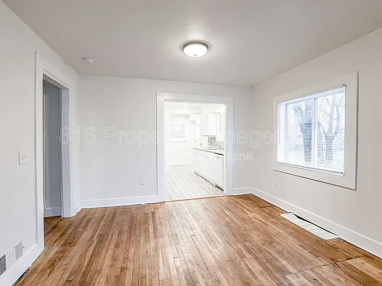 4109 Monroe Ave — Photo 6