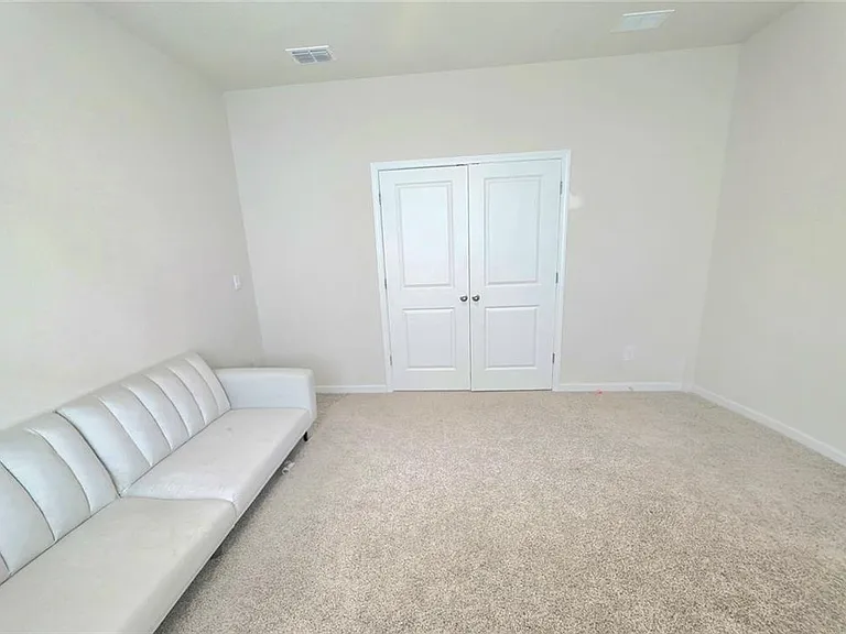 327 Valley Oak Dr — Photo 4