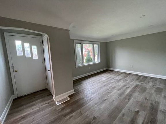 3rd image of 567 Weber St E