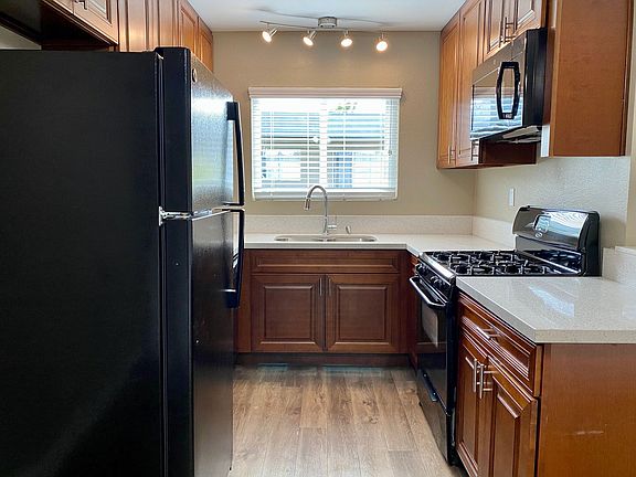 4th image of 3877 46th St APT 5