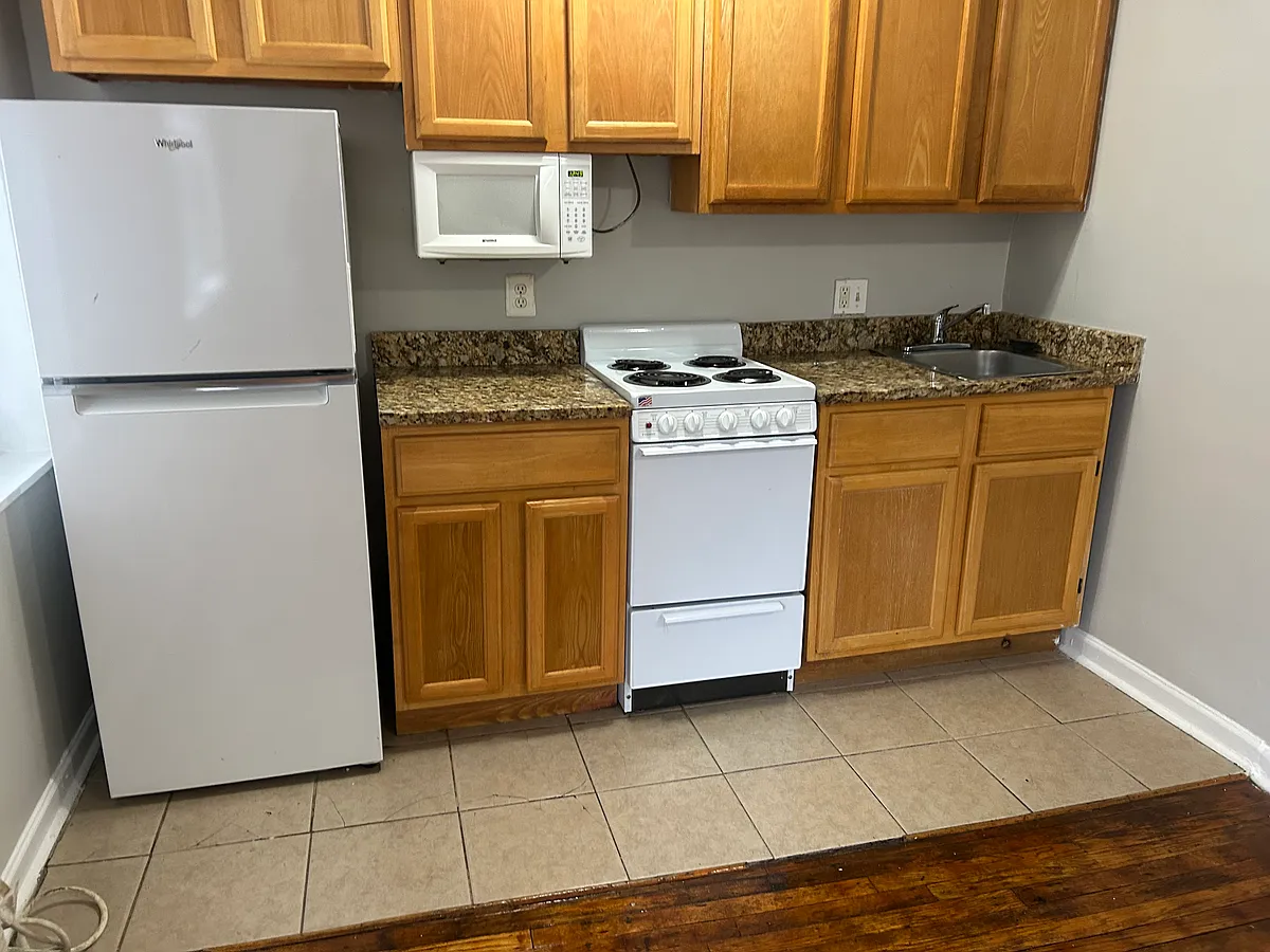 Building Photo - 3416 Spring Garden St #A28