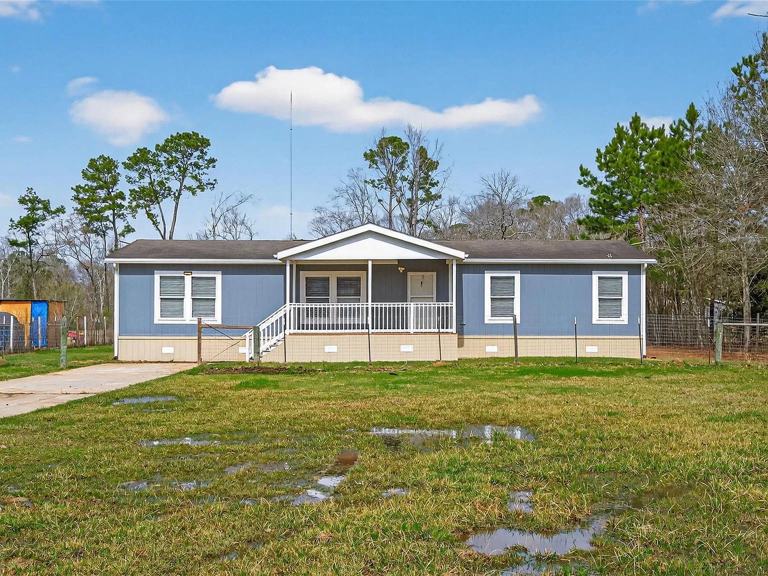 West Relza Dr 15933 - 1 — Photo 1