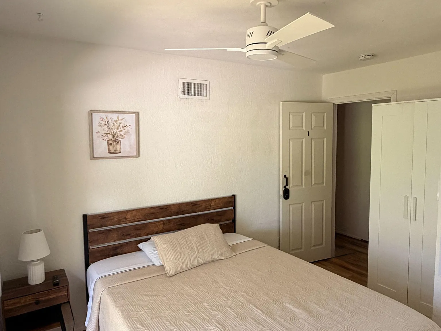 3 bed, 2.0 bath, 1327 sqft, $1,256 — Photo 2