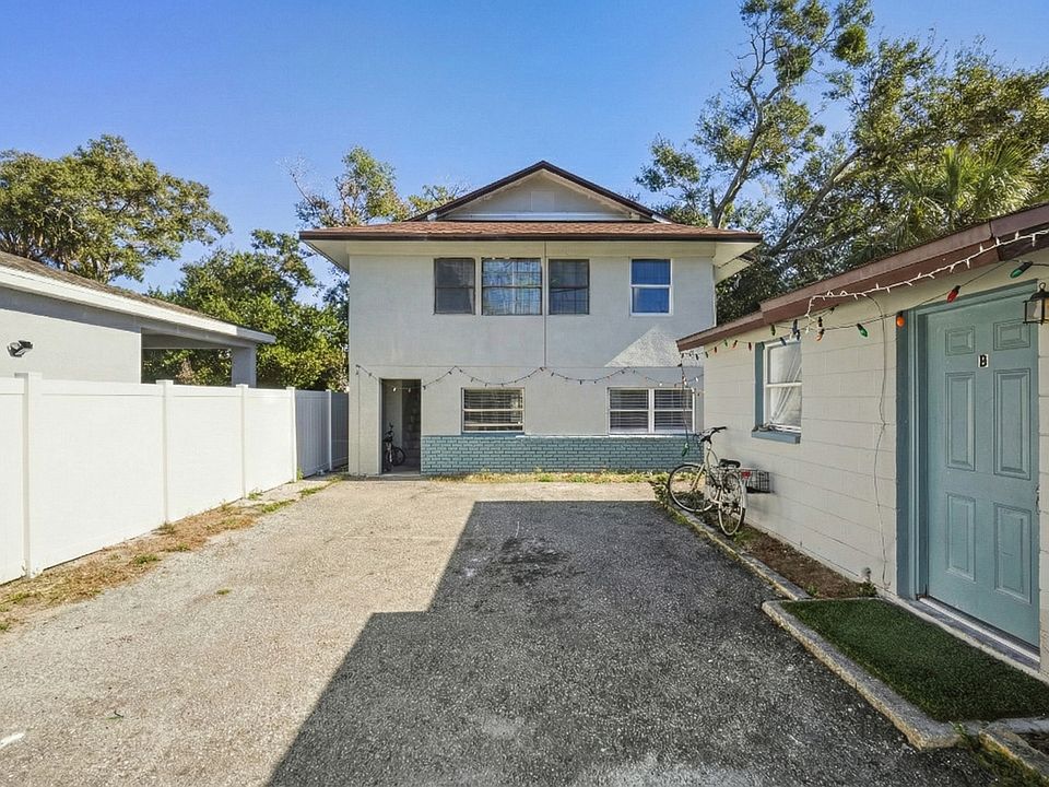 Shared entrance on bottom floor