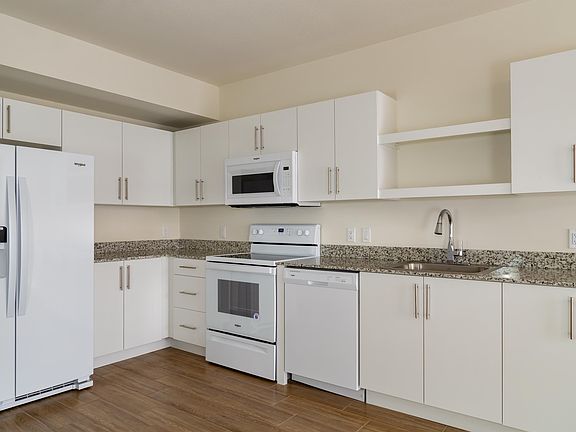 2nd image of 961 SW 7th St #10631139