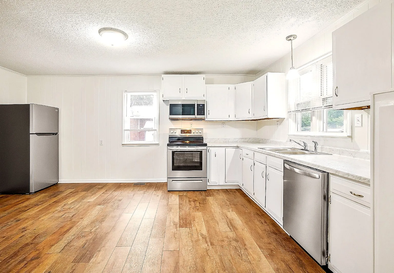 3 bed, 2.0 bath, 1176 sqft, $1,250 — Photo 4