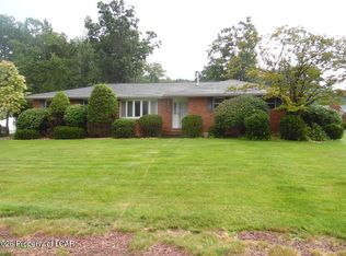 6 Colonial Dr, Mountain Top, PA 18707
