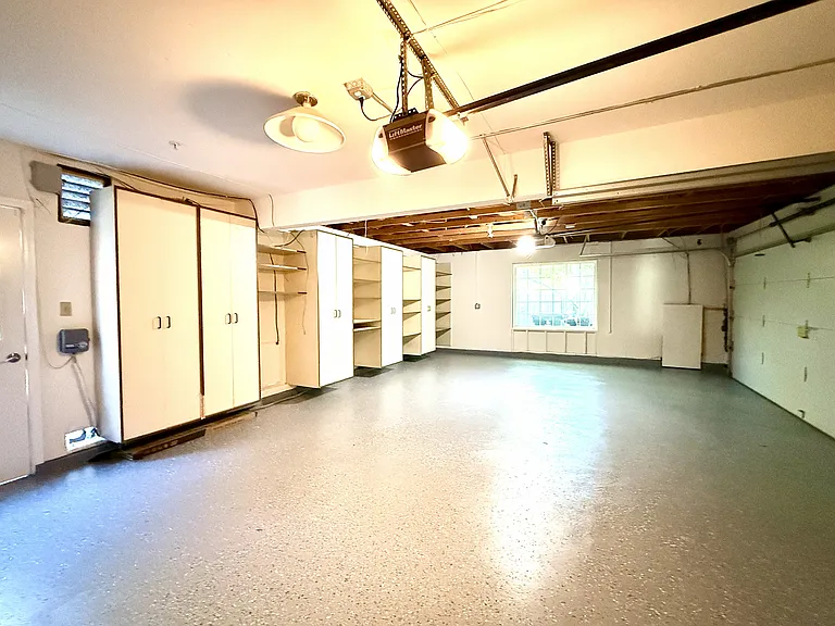 3-car Garage