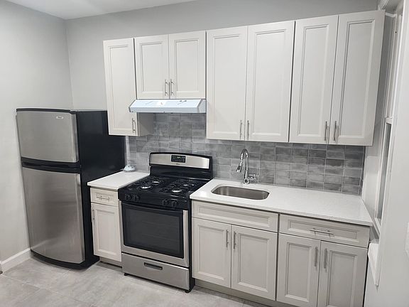 2nd image of 281 Communipaw Ave APT 3