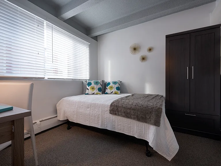 Sterling Boulder Apartments - Student Living — Photo 37