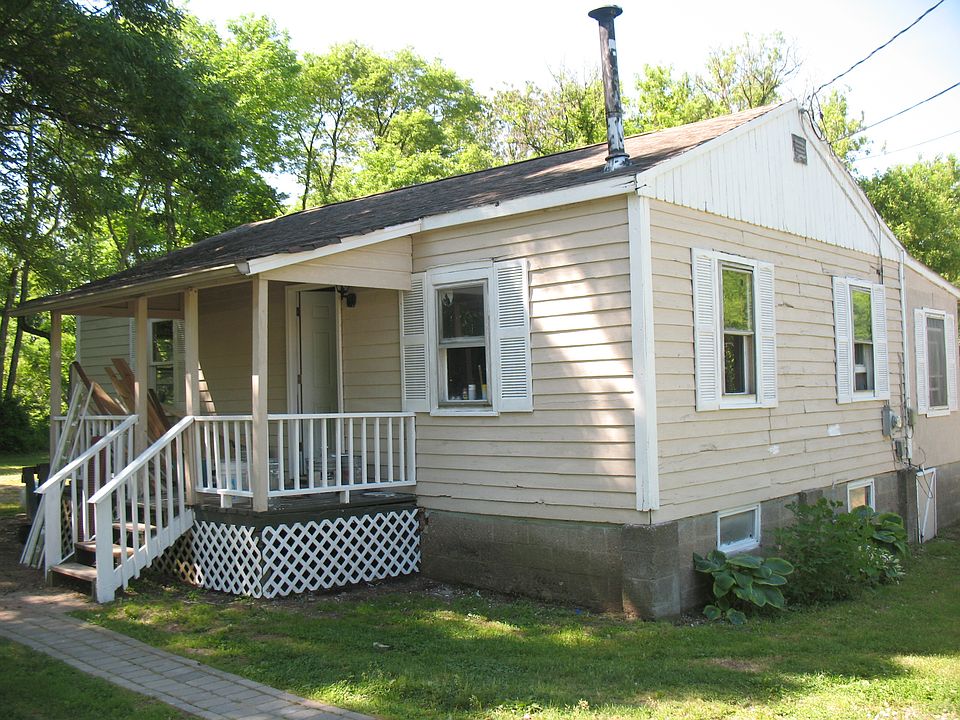 1st image of 2 Blackmore Ln