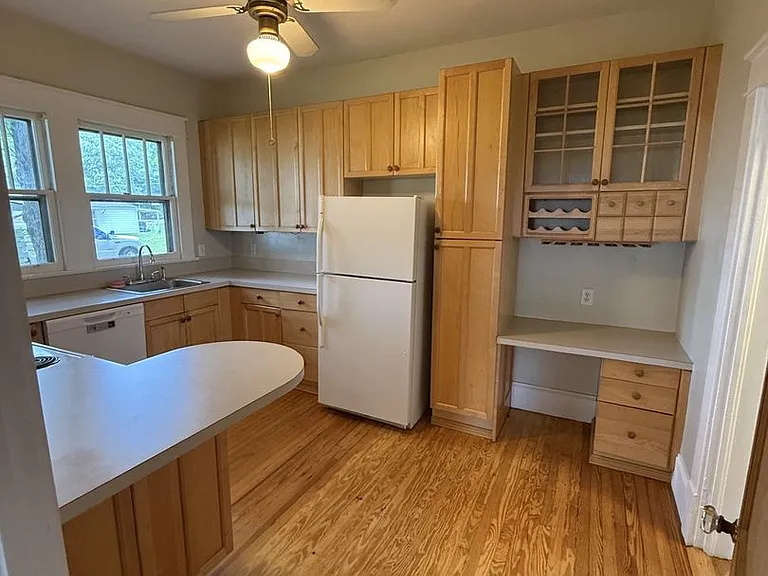 230 Grand Ave — Photo 11