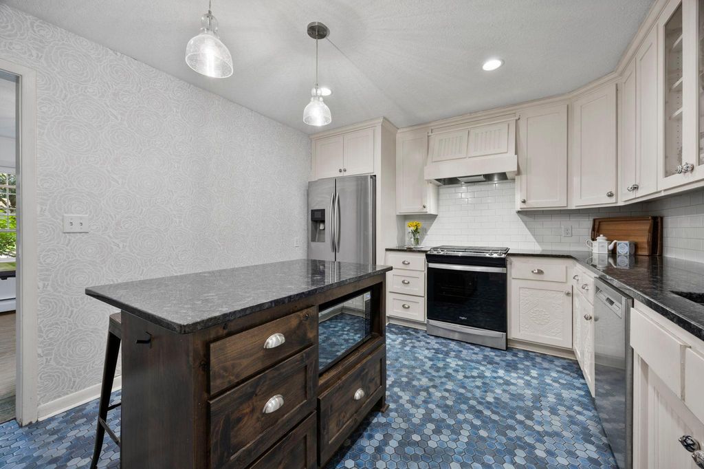 127 16th Ave NW, New Brighton, MN - More