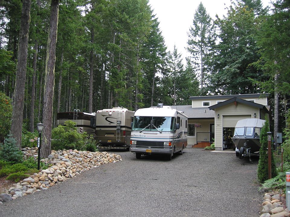 2 full 50A Hookups. 4 RV Cap