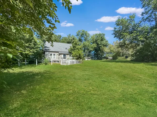 4525 N Fawver Rd, Dakota, IL 61018