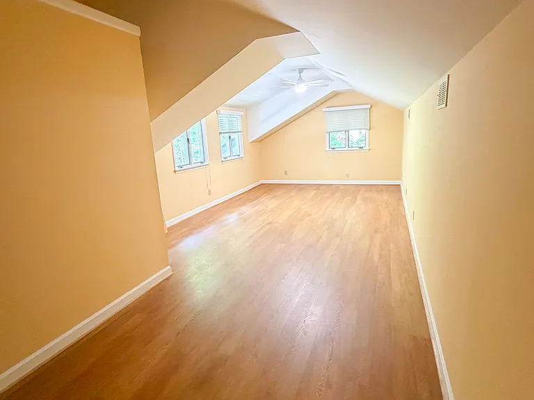 106 Montrose Dr — Photo 28