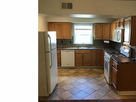 3rd image of 1600 Loney St