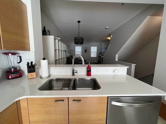 4th image of 19572 Fraser Way #24