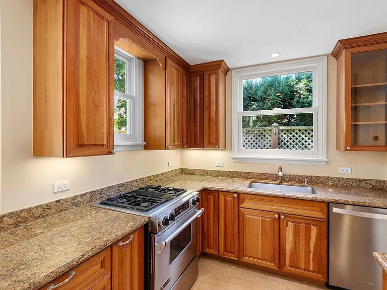 80 Castenada Ave — Photo 11