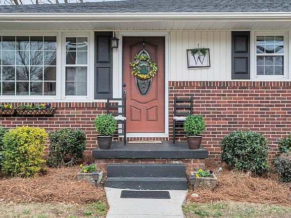 3rd image of 401 Parkins Mill Rd