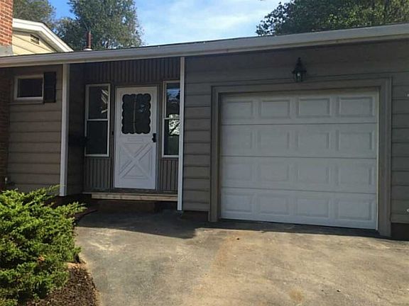 3rd image of 42 Fairfax Dr