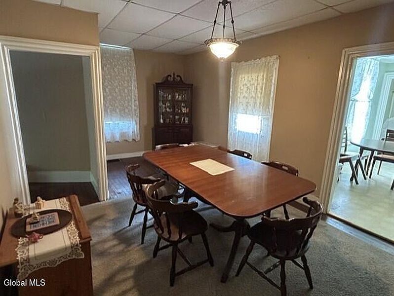 4th image of 90 Pawling Avenue