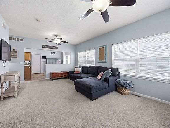 4th image of 2768 Irving Ave