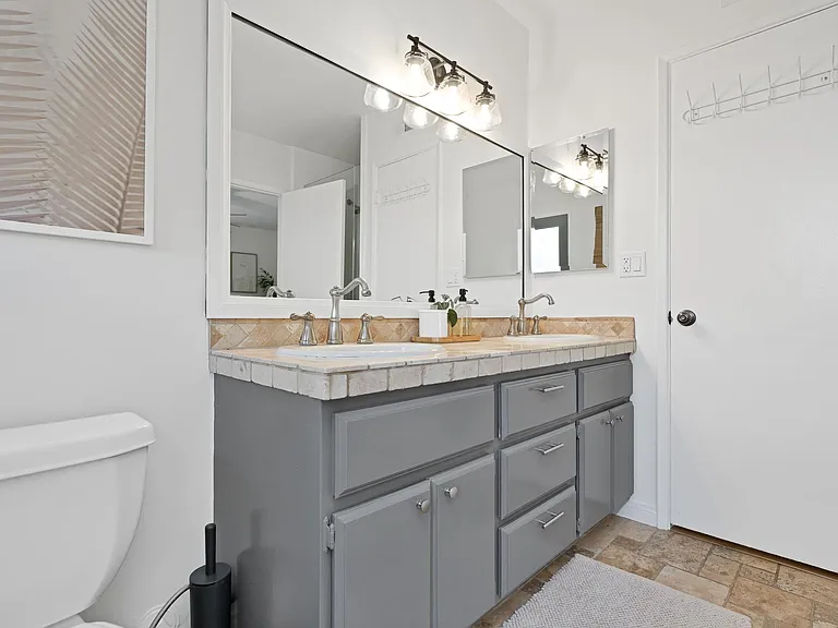 23027 Gainford St — Photo 36