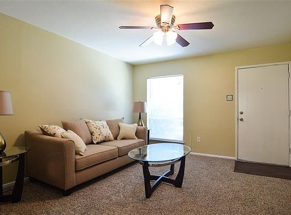3rd image of 710 Sunset Dr