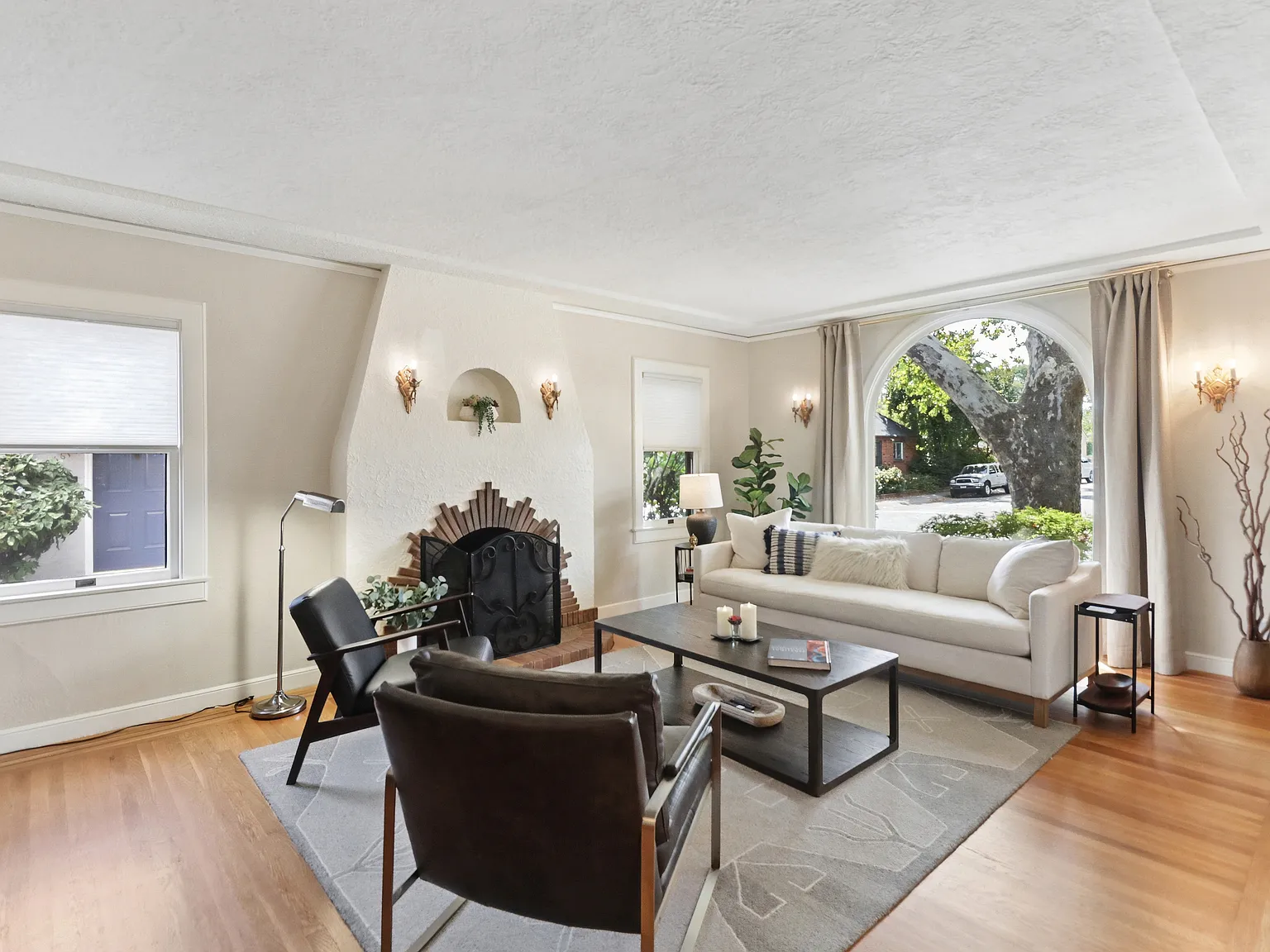 2 bed, 1647 sqft, $4,200 — Photo 3