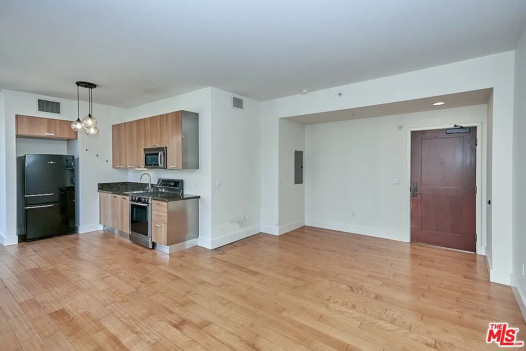 1 bed, 1.0 bath, 720 sqft, $2,200 — Photo 3
