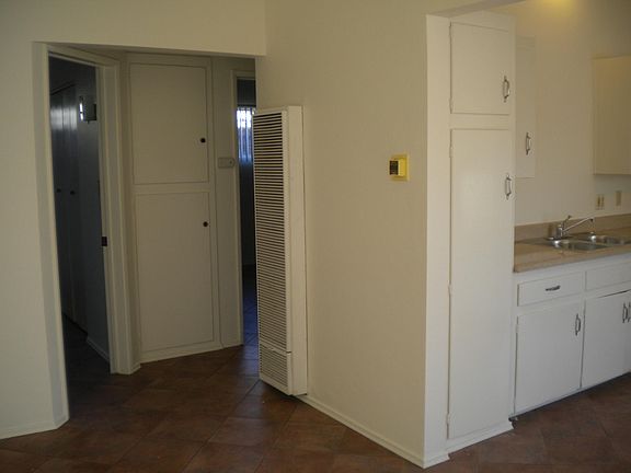 5th image of 4813 Oregon St